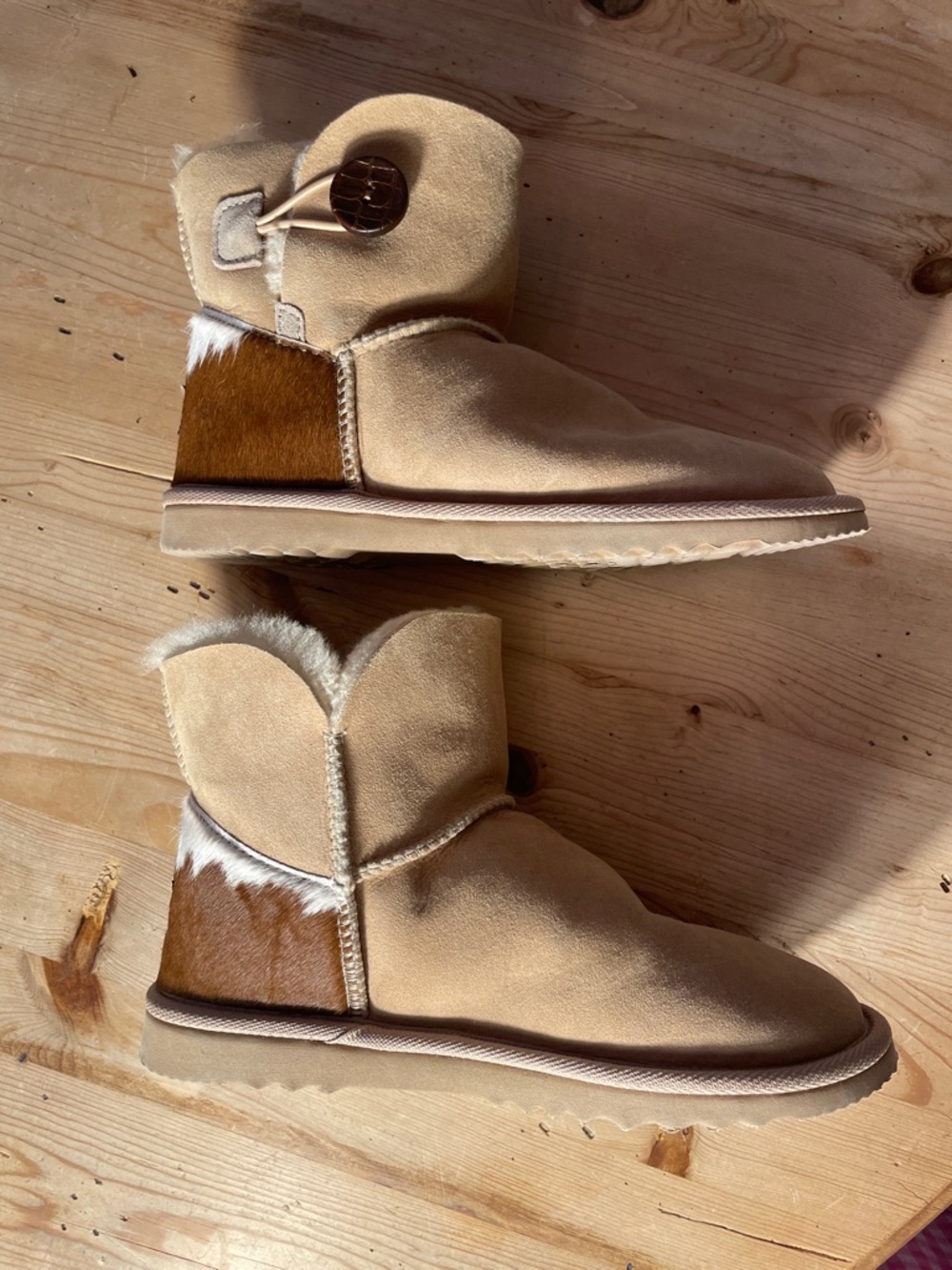 UGG Rare Cowhide Calf Hair Mini Bailey Button Shearling Boots Chestnut